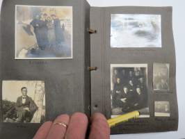 Valokuva-albumi 1920-luvulta, paljon kuvia Helsingistä, opiskelijaelämää, ym. mukana 1kpl pikakuvaamo "ASA":n kuva