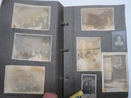 Valokuva-albumi 1920-luvulta, paljon kuvia Helsingistä, opiskelijaelämää, ym. mukana 1kpl pikakuvaamo "ASA":n kuva