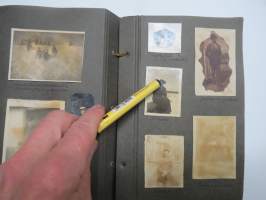 Valokuva-albumi 1920-luvulta, paljon kuvia Helsingistä, opiskelijaelämää, ym. mukana 1kpl pikakuvaamo "ASA":n kuva