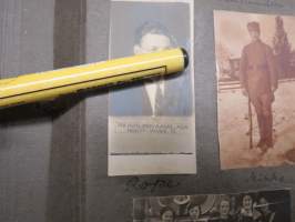 Valokuva-albumi 1920-luvulta, paljon kuvia Helsingistä, opiskelijaelämää, ym. mukana 1kpl pikakuvaamo "ASA":n kuva