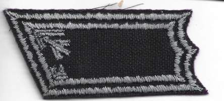 Sähkötekninen ala  esiupseeri  - kauluslaatat   1 kpl  arvomerkit