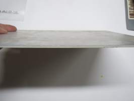 Älä tallaa nurmikoita -kyltti