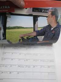 Valtra 2002 seinäkalenteri / wall calendar