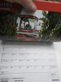 Valtra 2002 seinäkalenteri / wall calendar