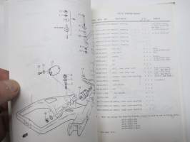 Suzuki DT25 (DT400) outboard parts catalogue 1975, illustrations / perämoottori, varaosaluettelo räjäytyskuvineen