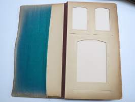 Valokuva-albumi visiittikortti- ja kabinettikuville -vanha, käytössä ollut valokuva-albumi, käytettävissä uudelleen, kohtuukuntoinen, pellavakankainen suojus