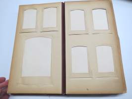 Valokuva-albumi visiittikortti- ja kabinettikuville -vanha, käytössä ollut valokuva-albumi, käytettävissä uudelleen, kohtuukuntoinen, pellavakankainen suojus