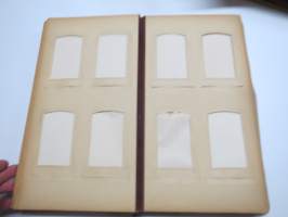 Valokuva-albumi visiittikortti- ja kabinettikuville -vanha, käytössä ollut valokuva-albumi, käytettävissä uudelleen, kohtuukuntoinen, pellavakankainen suojus