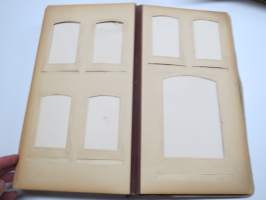 Valokuva-albumi visiittikortti- ja kabinettikuville -vanha, käytössä ollut valokuva-albumi, käytettävissä uudelleen, kohtuukuntoinen, pellavakankainen suojus