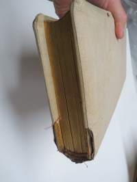 Valokuva-albumi visiittikortti- ja kabinettikuville -vanha, käytössä ollut valokuva-albumi, käytettävissä uudelleen, kohtuukuntoinen, pellavakankainen suojus