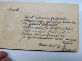 Muistokirja - Aune Heleena Ruuth (Suojaasto, Vehmaa) -muistokirja kiiltokuvineen ja  teksteineen vv. 1919-1923, runsaasti kiiltokuvia, kaikki näkyvät kohteen kuvista