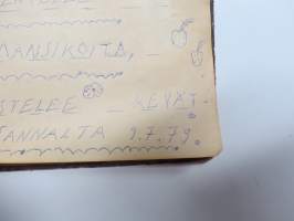 Muistokirja - Aune Heleena Ruuth (Suojaasto, Vehmaa) -muistokirja kiiltokuvineen ja  teksteineen vv. 1919-1923, runsaasti kiiltokuvia, kaikki näkyvät kohteen kuvista