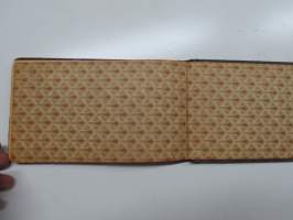 Muistokirja - Aune Heleena Ruuth (Suojaasto, Vehmaa) -muistokirja kiiltokuvineen ja  teksteineen vv. 1919-1923, runsaasti kiiltokuvia, kaikki näkyvät kohteen kuvista