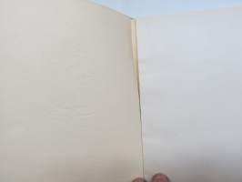 Kuvia ja kuvauksia Etelä-Satakunnan Suojeluskuntapiirin Esikunnan ja Lottien työskenteluystä sodan aikana vv. 1941-42