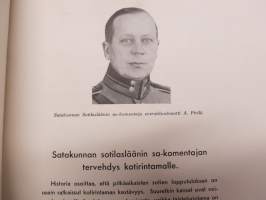 Kuvia ja kuvauksia Etelä-Satakunnan Suojeluskuntapiirin Esikunnan ja Lottien työskenteluystä sodan aikana vv. 1941-42