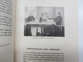 Kuvia ja kuvauksia Etelä-Satakunnan Suojeluskuntapiirin Esikunnan ja Lottien työskenteluystä sodan aikana vv. 1941-42