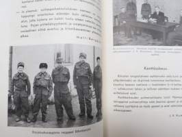 Kuvia ja kuvauksia Etelä-Satakunnan Suojeluskuntapiirin Esikunnan ja Lottien työskenteluystä sodan aikana vv. 1941-42