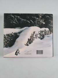 Kootut - Valokuvakirja halkopinoista, puulämmityksestä ja elämästä niiden ympärillä