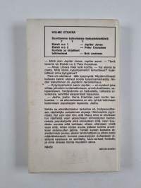 3 etsivää ja änkyttävä papukaija