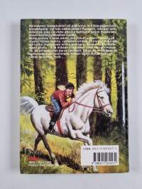 Maailman paras hevonen : tyttöromaani
