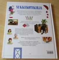 Nukkekotikirja - tee itse nukketalon nuket, huonekalut, pikkutavarat