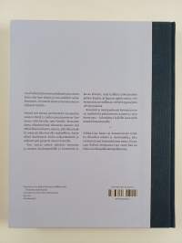 Naisten työt : pitkiä päiviä, arkisia askareita