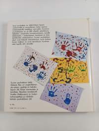 Suuri puuhakirja : askartelujen, pelien, leikkien ja arkipäivän havaintojen käsikirja