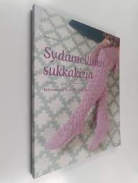 Sydämellinen sukkakirja : Kirjoneuletta ja pitsiunelmia