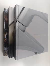 Suomalainen muotoilu 1-3 ; Käsityöstä muotoiluun ; Esineistä teollisuustuotteiksi ; Kohti kestäviä valintoja