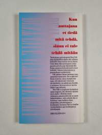 Auttajan peili : hyviä kysymyksiä ja yllättäviä vastauksia auttamistyötä tekeville