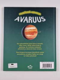 Pimeässä hohtava avaruus