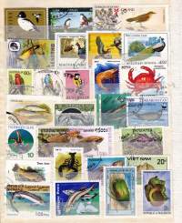 Filatelia koko maailma säilökirja (16 sivua, 23 x 17 cm). Paljon vanhaa Ruotsia mukana, myös uudempia postimerkkejä.