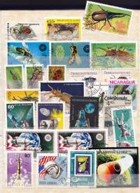 Filatelia koko maailma säilökirja (16 sivua, 23 x 17 cm). Paljon vanhaa Ruotsia mukana, myös uudempia postimerkkejä.