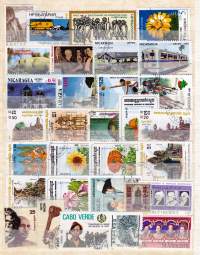 Filatelia koko maailma säilökirja (16 sivua, 23 x 17 cm). Paljon vanhaa Ruotsia mukana, myös uudempia postimerkkejä.