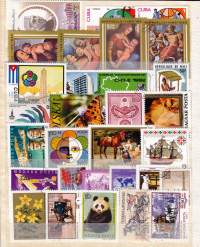 Filatelia koko maailma säilökirja (16 sivua, 23 x 17 cm). Paljon vanhaa Ruotsia mukana, myös uudempia postimerkkejä.