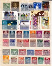 Filatelia koko maailma säilökirja (16 sivua, 23 x 17 cm). Paljon vanhaa Ruotsia mukana, myös uudempia postimerkkejä.