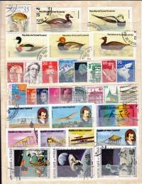 Filatelia koko maailma säilökirja (16 sivua, 23 x 17 cm). Paljon vanhaa Ruotsia mukana, myös uudempia postimerkkejä.