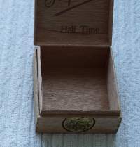 Hofnar Half Time    - sikarilaatikko puuta , koko 10x9x4 cm