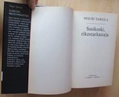 Susikoski, rikostarkastaja sisältää teokset:  Susikosken vaikein juttu, Susikosken elämän kevät, Susikoski virittää ansan ja Susikosken ajojahti