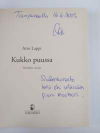 Kukko puussa : mitallisia runoja