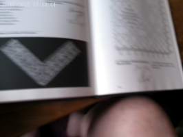 Nypläyskirja. Perinteitä ja omaa suunnittelua