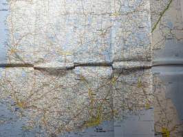 Suomen tiekartta  autoilijan tiekartta plus tiekartan tietoliite