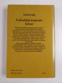 Keskusteluja terapeutin kanssa