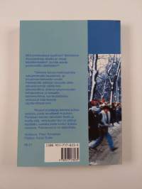 Kouluajan kivoin päivä : folkloristinen tutkimus penkinpainajaisperinteestä