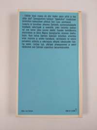 Erään petturin puolustus : esseitä ()