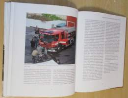 Karhu, kirves ja punainen kukko : Porin Vapaaehtoinen Palokunta 1863-2013