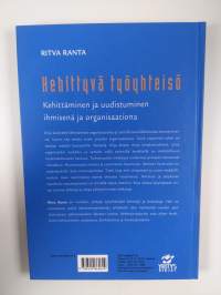 Kehittyvä työyhteisö : kehittäminen ja uudistuminen ihmisenä ja organisaationa