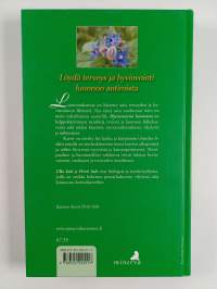 Hyvinvointia luonnosta : yrtit ja luonnonkasvit läheltä ja kaukaa