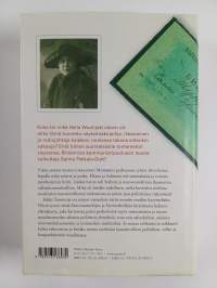 Häivähdys punaista : Hella Wuolijoki ja hänen sisarensa Salme Pekkala vallankumouksen palveluksessa