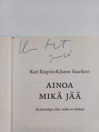 Ainoa mikä jää : keskusteluja siitä, mikä on tärkeää (signeerattu)